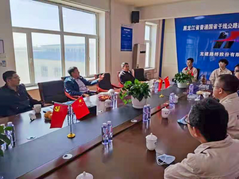 PA视讯党委书记、董事长田玉龙一行深入质量提升工程项目慰问一线干部职工(图3)