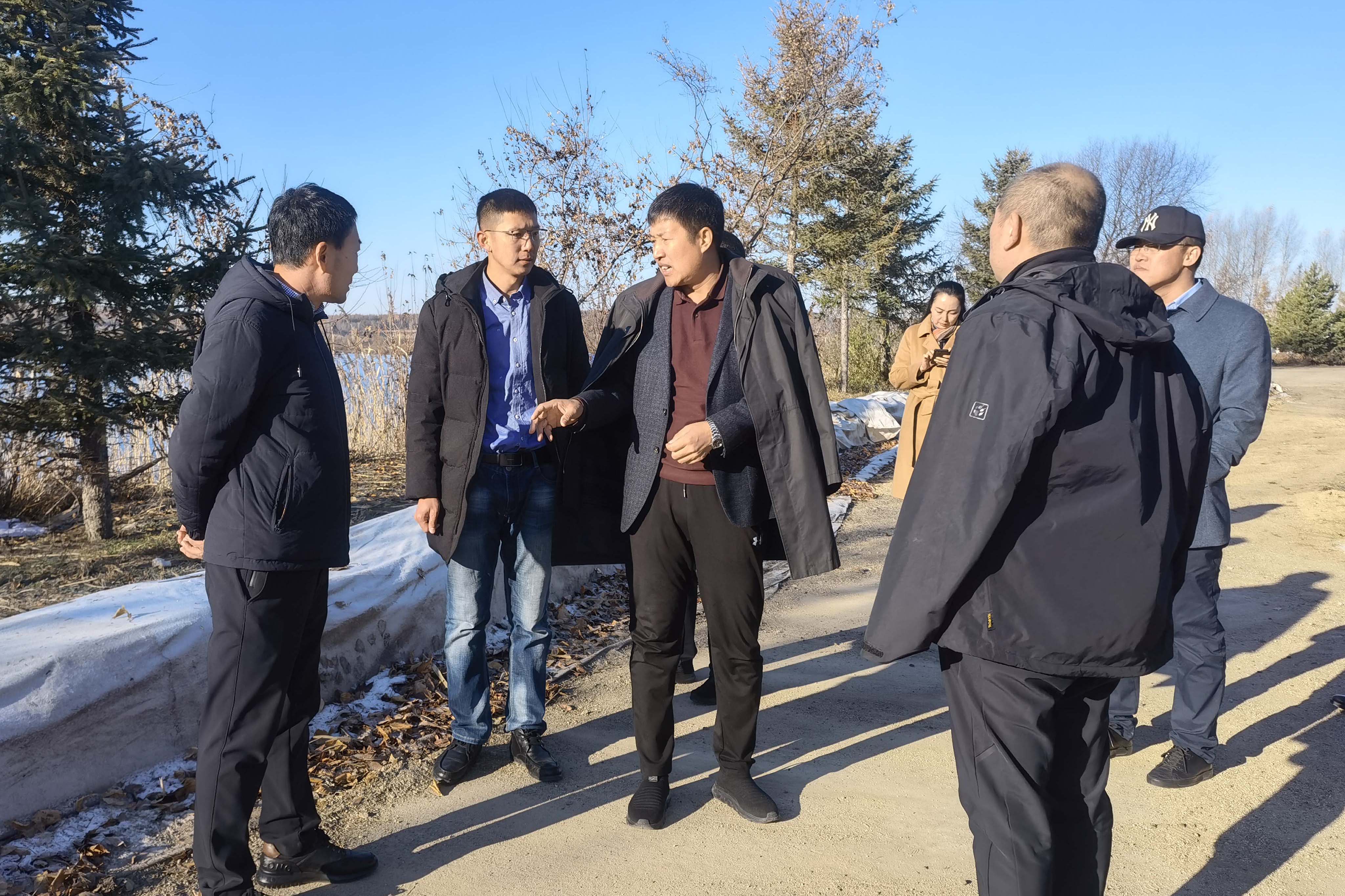 PA视讯党委书记、董事长田玉龙一行深入伊春市市场开展调研工作(图3)