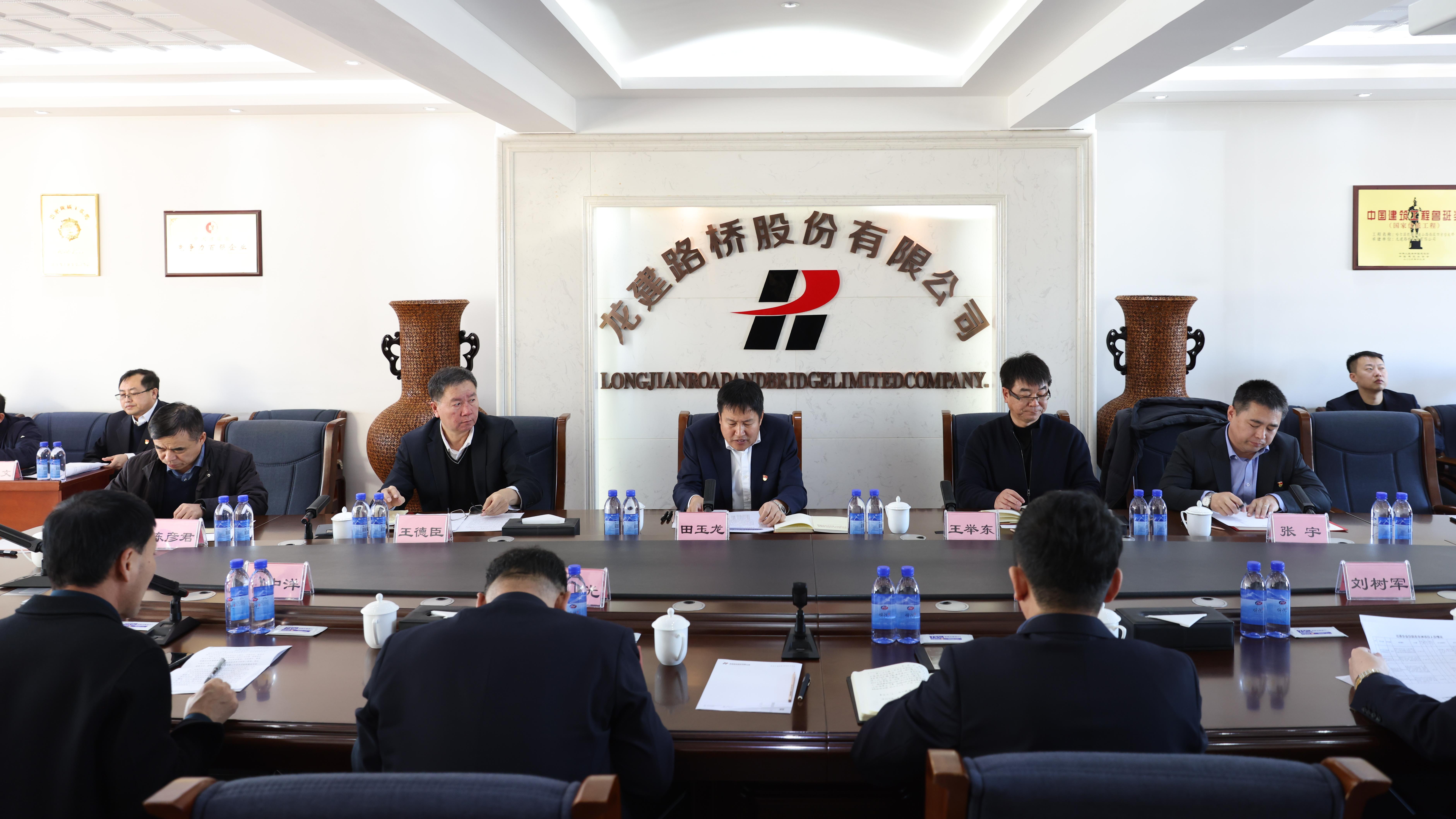PA视讯党委理论学习中心组党的十九届六中全会精神专题学习（扩大）会议成功召开(图2)
