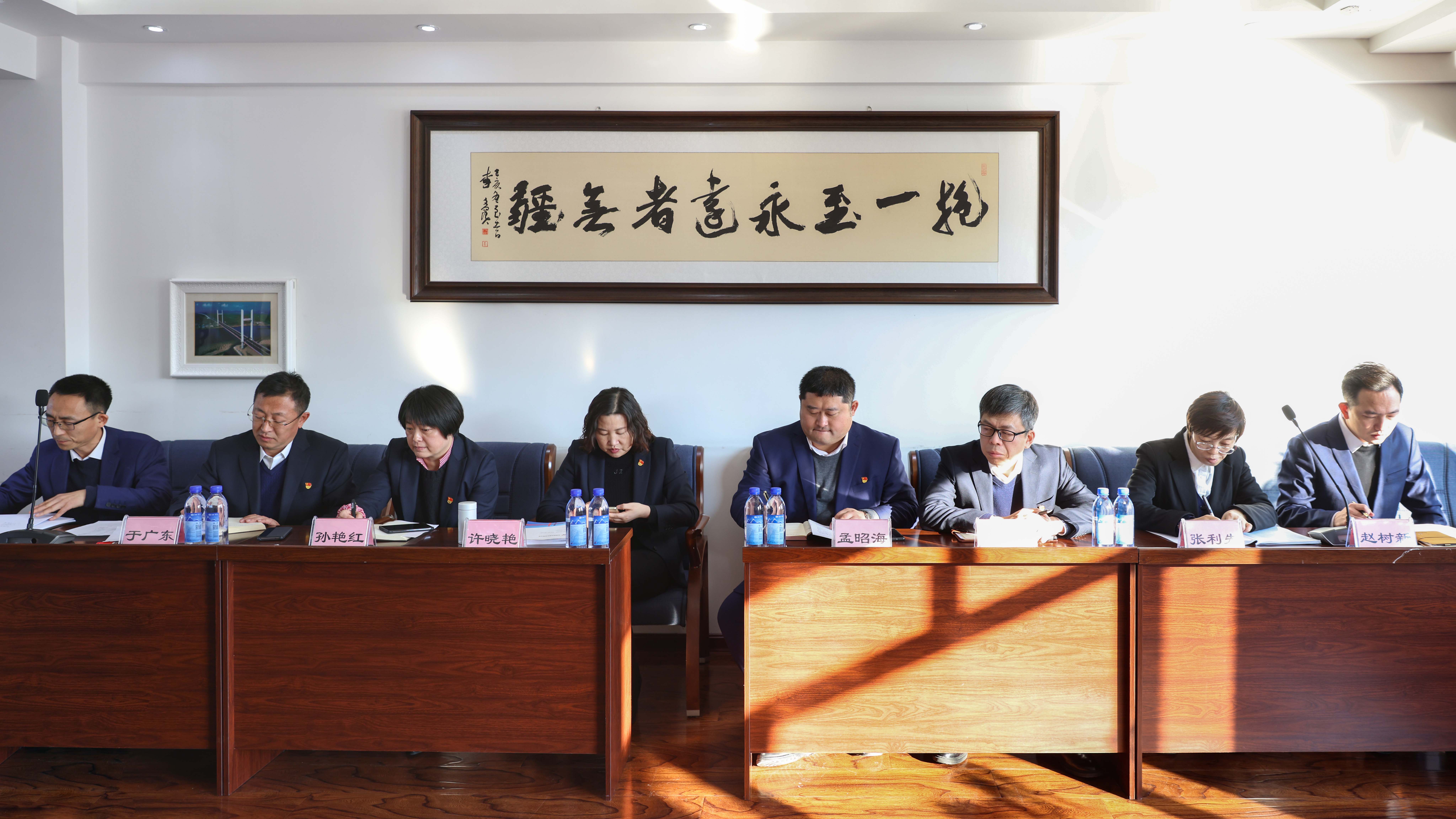 PA视讯党委理论学习中心组党的十九届六中全会精神专题学习（扩大）会议成功召开(图5)