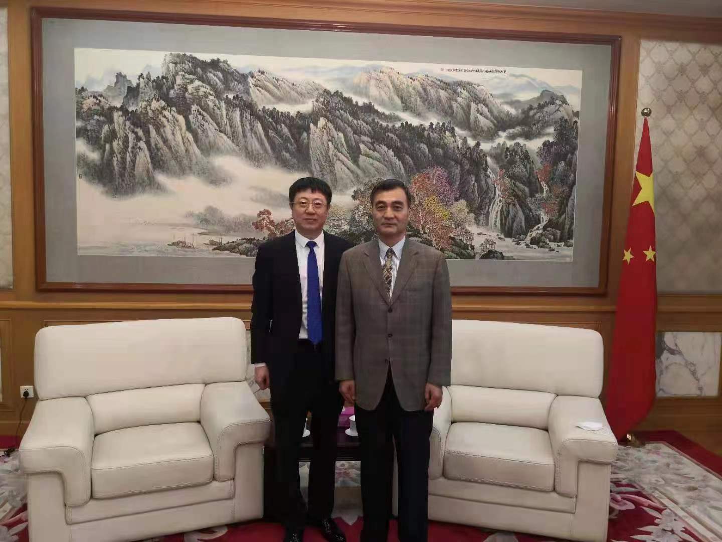 公司副总经理刘树军一行拜会中国驻蒙古国大使柴文睿和经商参赞宋学军(图2)