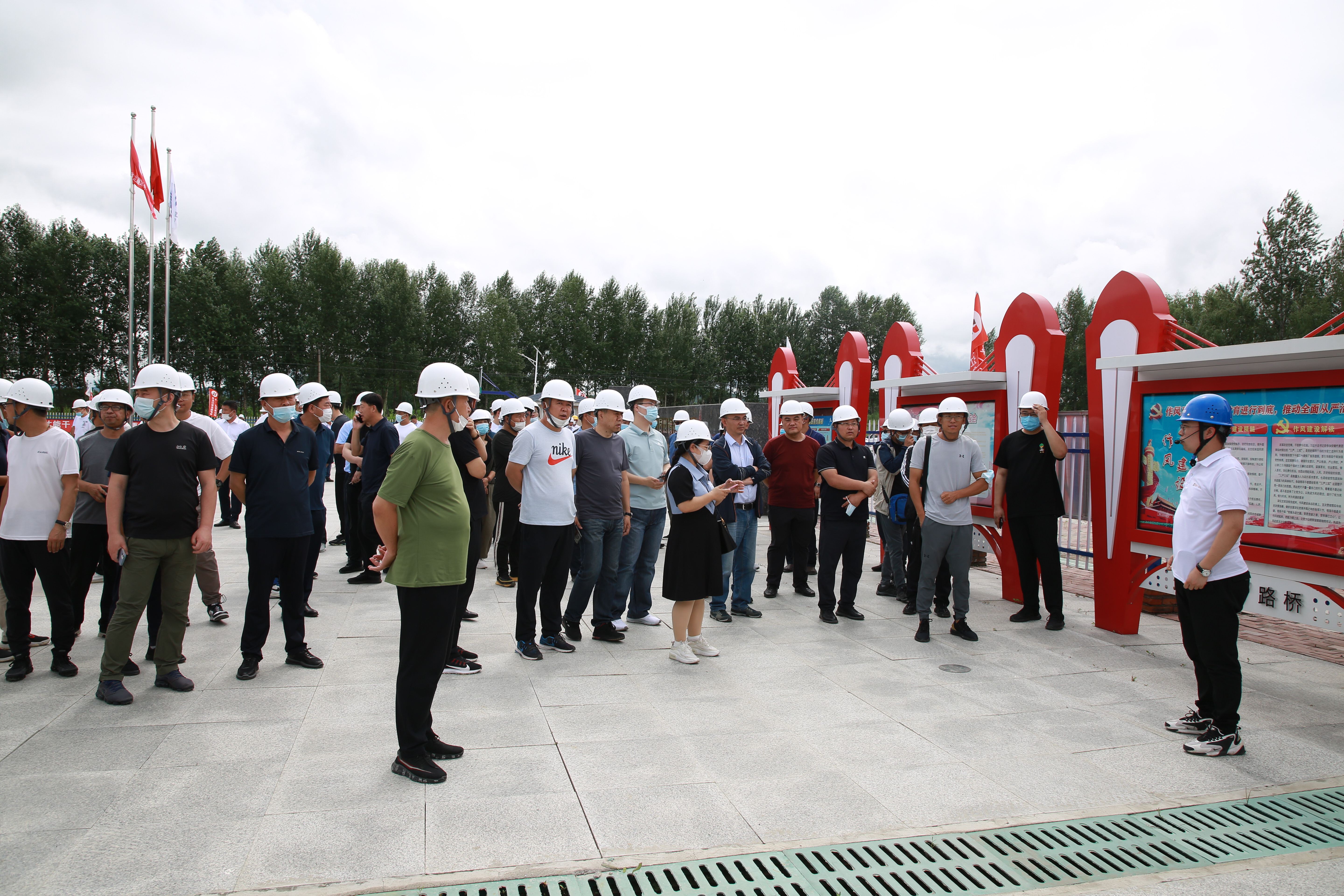 全省交通运输基础设施建设“夏季攻势”启动誓师大会在公司吉黑高速项目举行(图4)