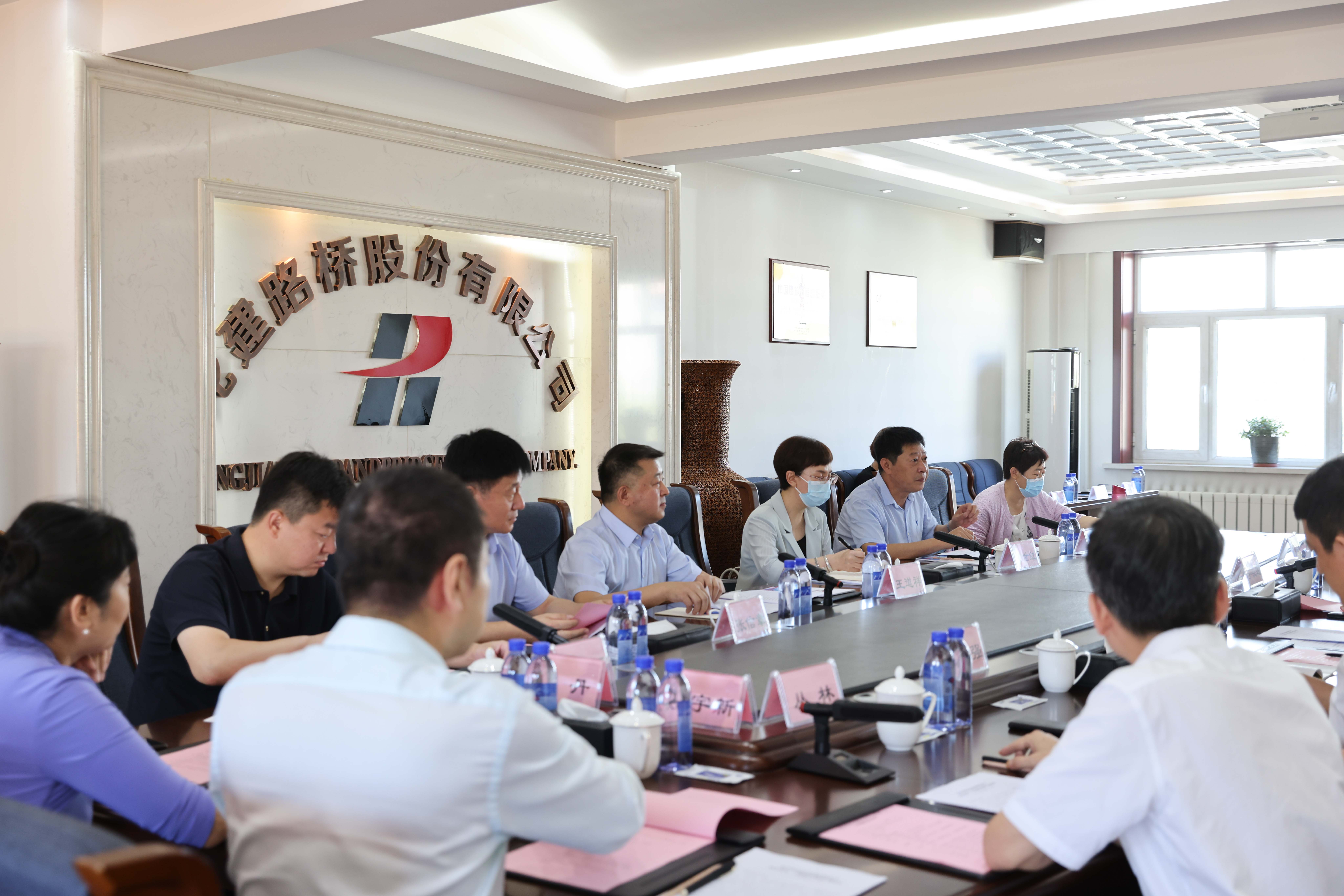 哈尔滨市政协办公厅副主任王道祥一行赴公司开展校企合作调研活动(图2)