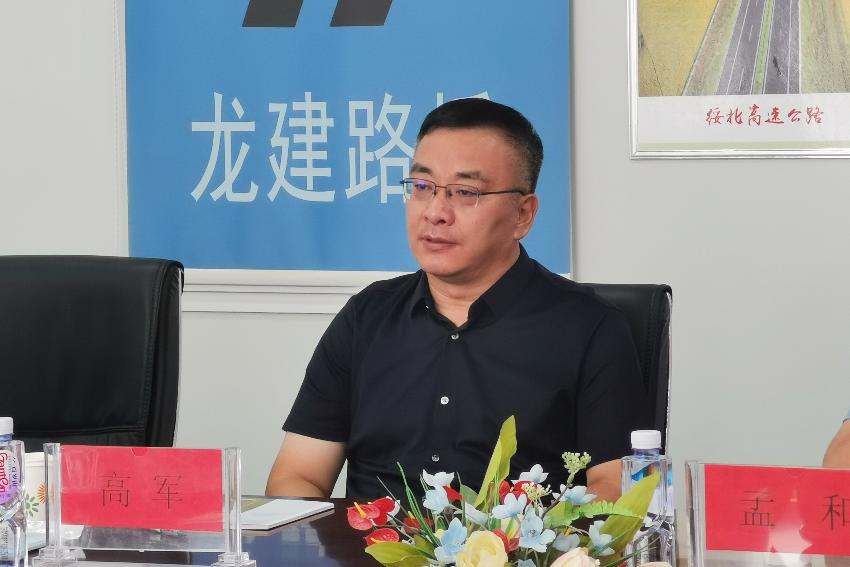 内蒙古自治区交通运输厅副厅长高军一行赴公司国道213线项目检查指导(图2)