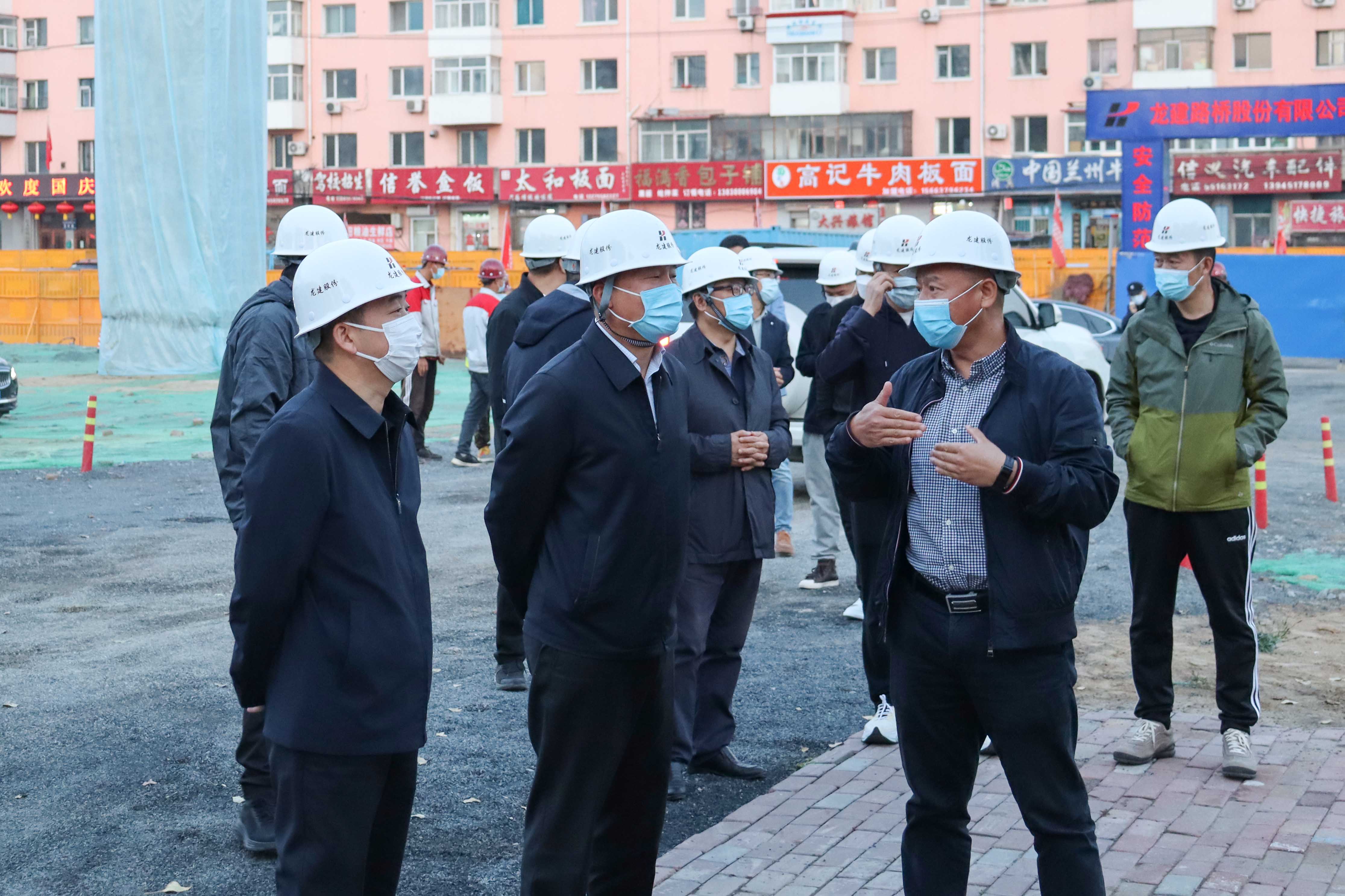 建投集团宋祝、李梓丰一行深入公司承建的东三环快速路工程进行安全生产督导检查(图5)