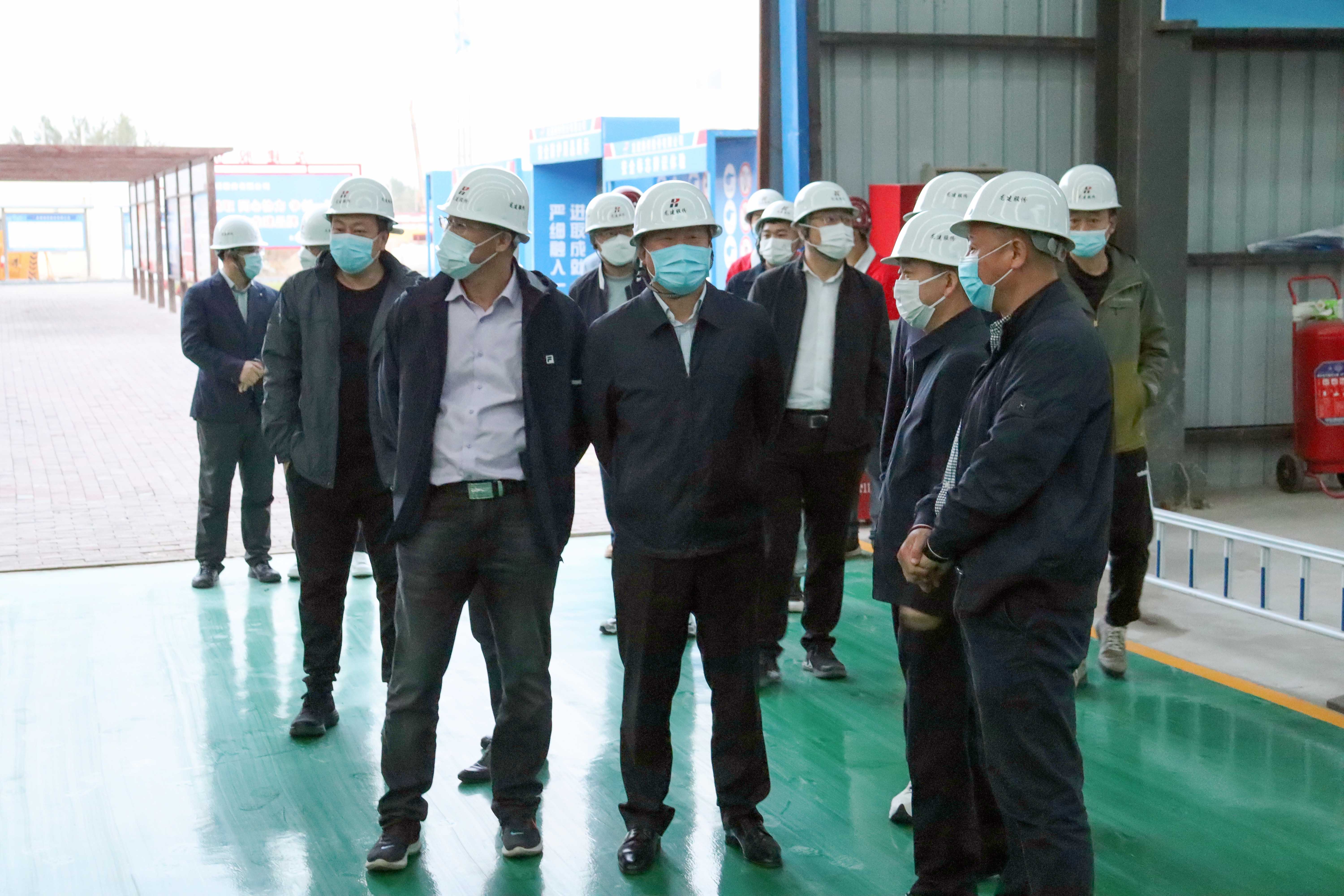 建投集团宋祝、李梓丰一行深入公司承建的东三环快速路工程进行安全生产督导检查(图6)