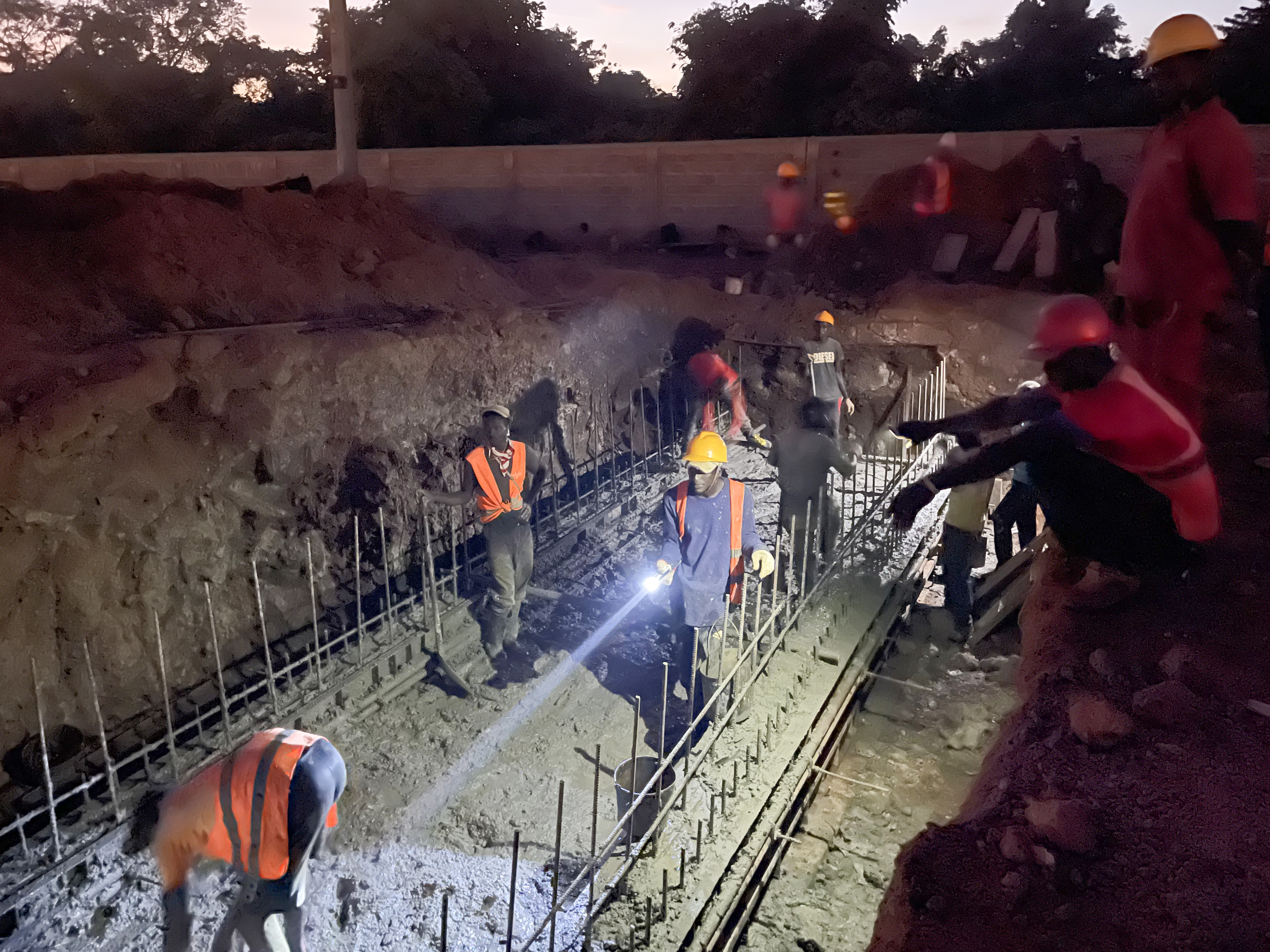 镜头丨一线 公司四川遂宁各在建项目高效推进冬季施工 向年度目标发起冲刺(图4)