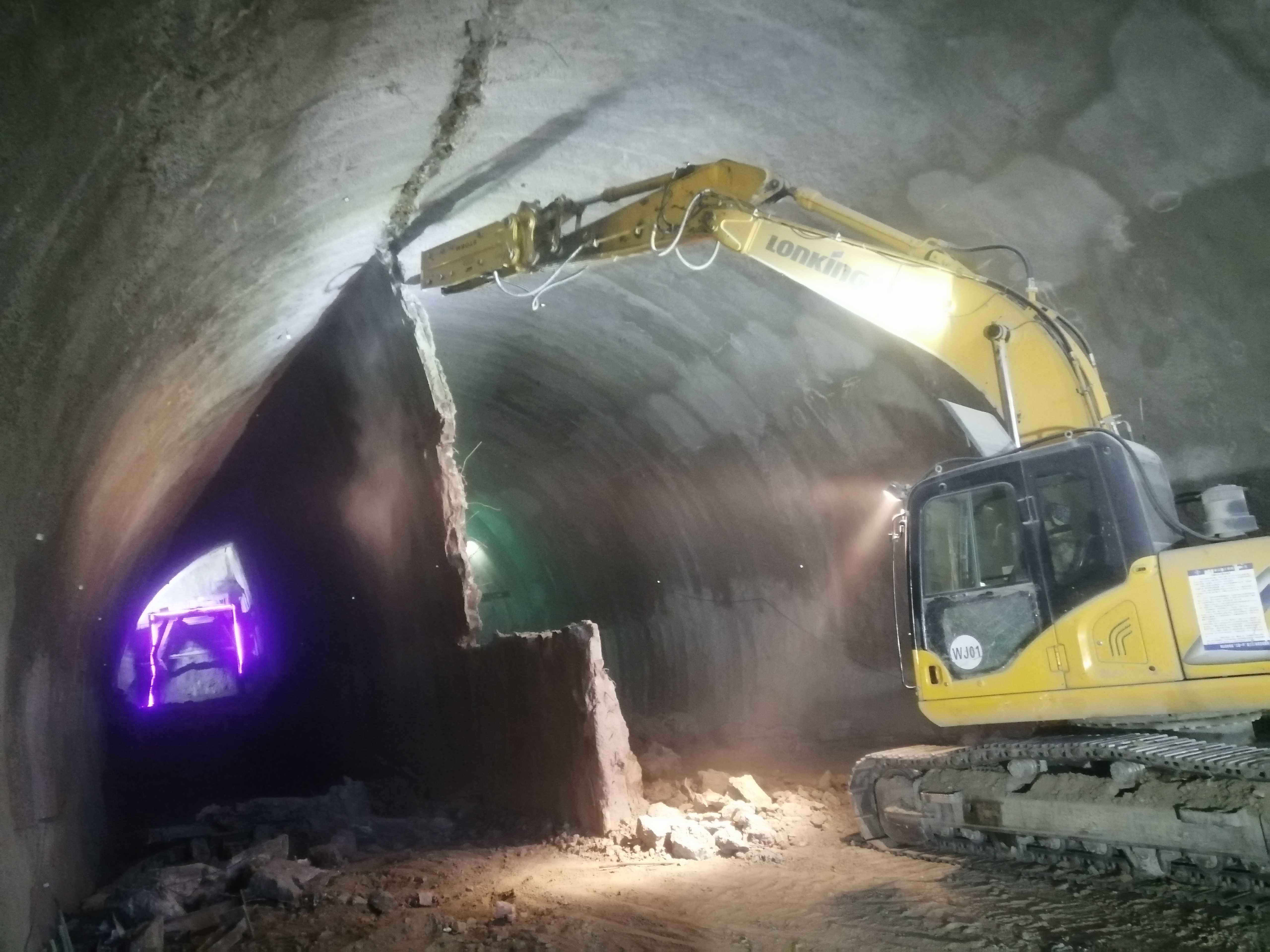 镜头丨一线 公司鹤哈高速峰岩山隧道项目加快推进工程建设 为龙江大地增添春意(图4)