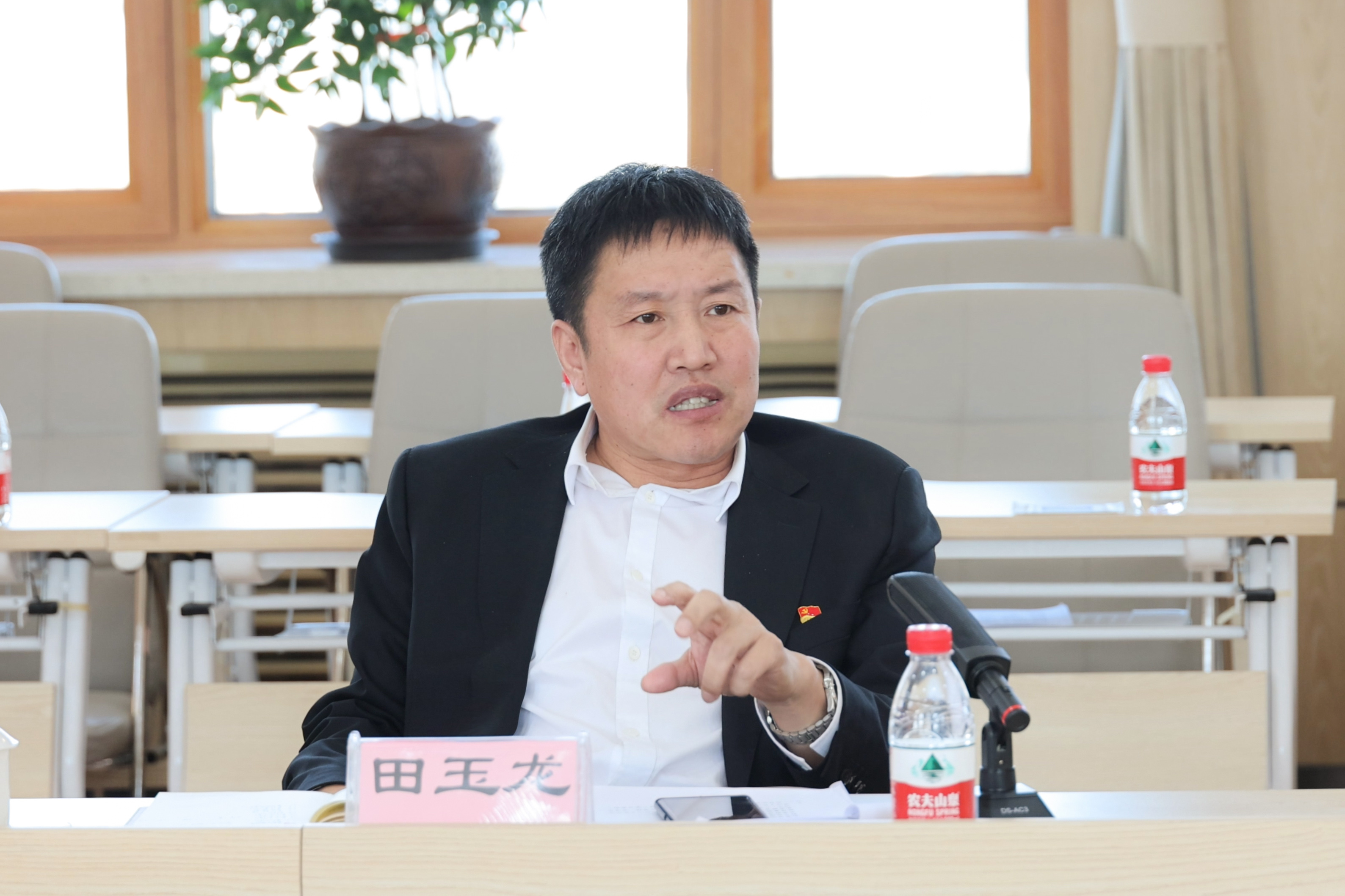 PA视讯暨路桥集团党委理论学习中心组学习（扩大）会议暨党的二十大精神、全国两会精神专题学习研讨会议成功召开(图4)