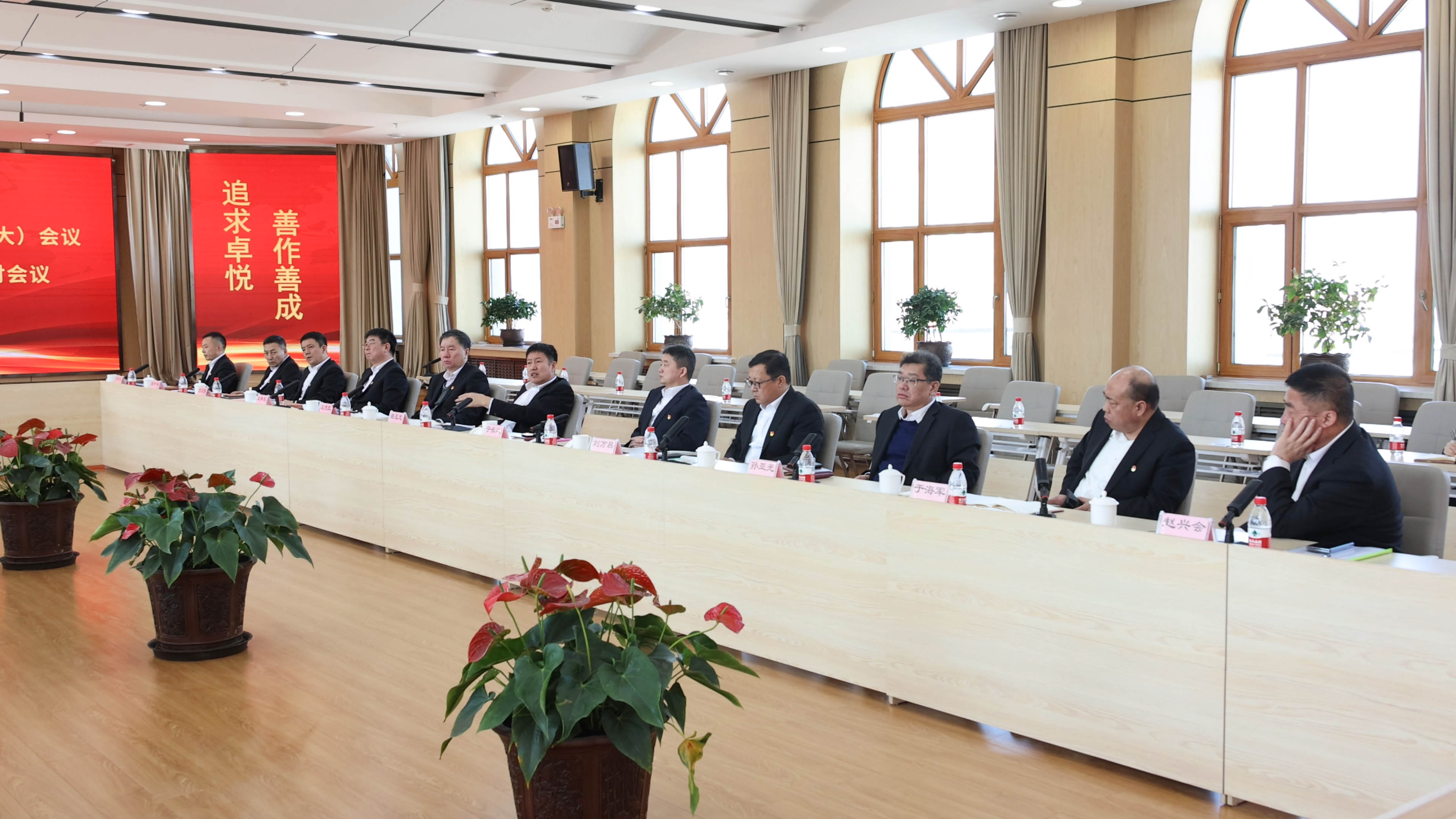 PA视讯暨路桥集团党委理论学习中心组学习（扩大）会议暨党的二十大精神、全国两会精神专题学习研讨会议成功召开(图5)