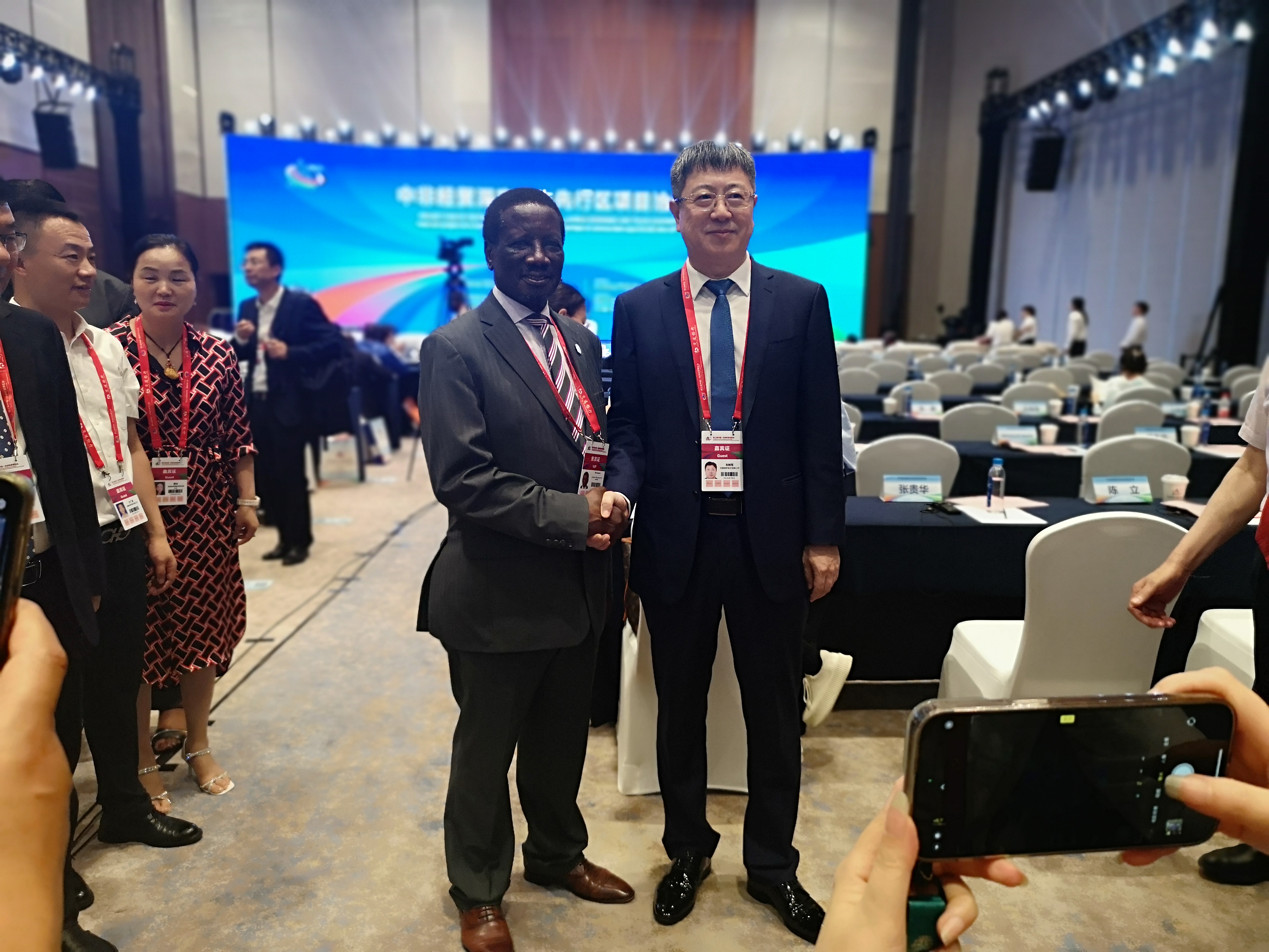 公司受邀参加第三届中非经贸博览会并签署《纳米比亚鲸湾国家经济特区海外园区意向性建设施工协议》(图3)