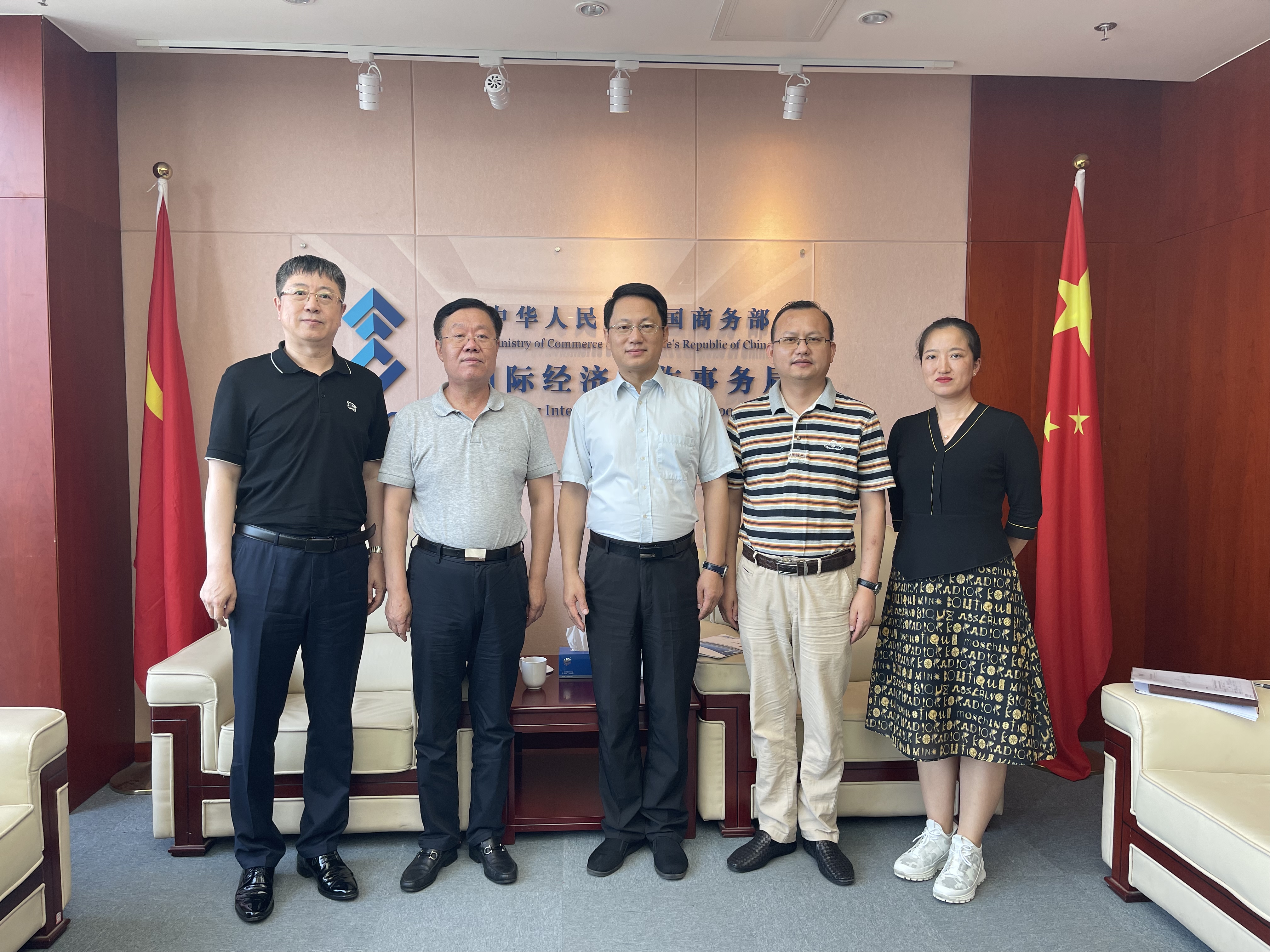 黑龙江省商务厅拜会商务部经合局 公司副总经理刘树军陪同(图2)