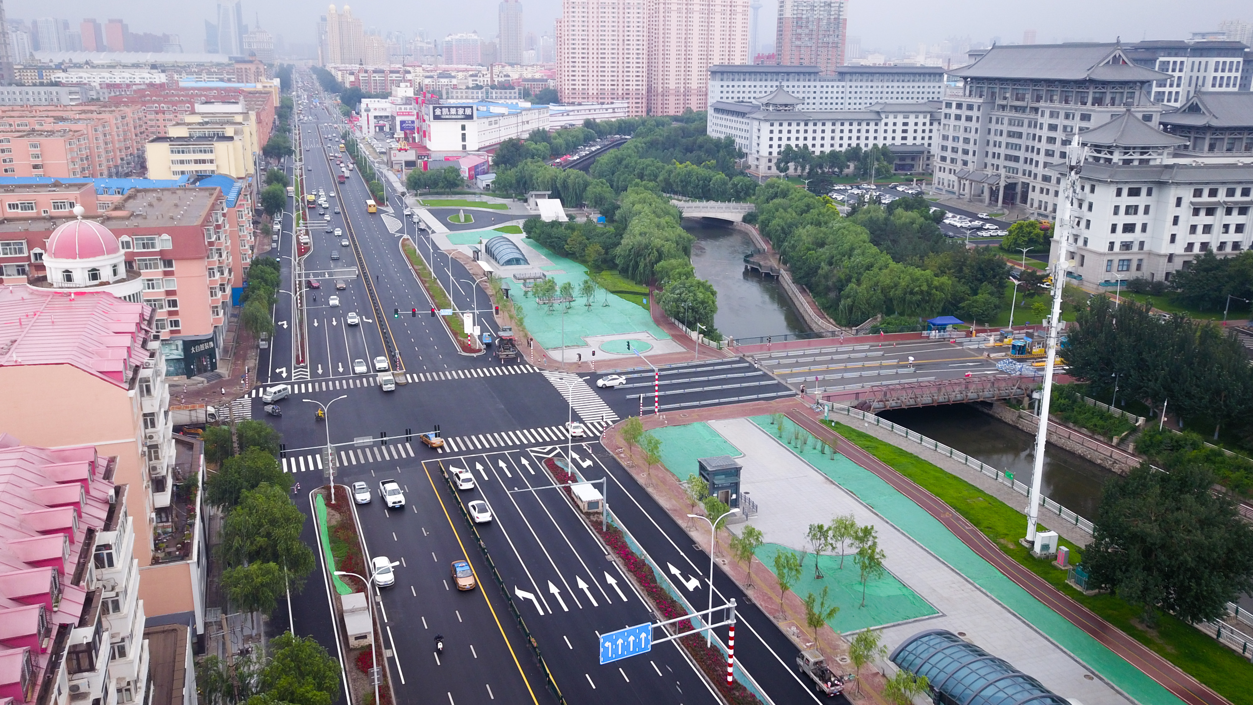 镜头 | 一线 公司承建的红旗大街道路更新改造工程东直路至先锋路段顺利完工(图3)