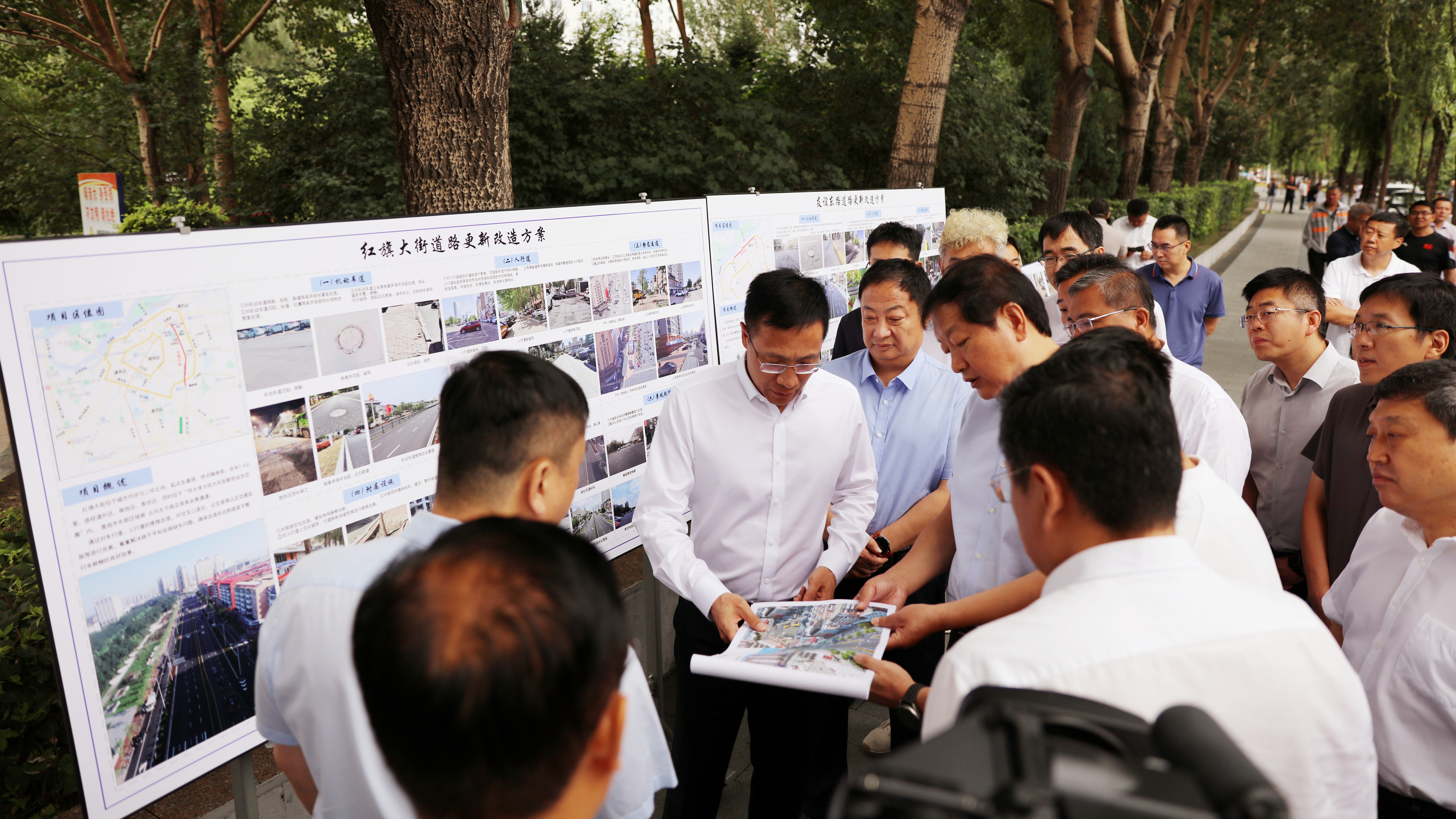 工作落实年丨公司承建的红旗大街道路更新改造工程车行道全线完工通车 哈尔滨市市长张起翔现场调研(图2)
