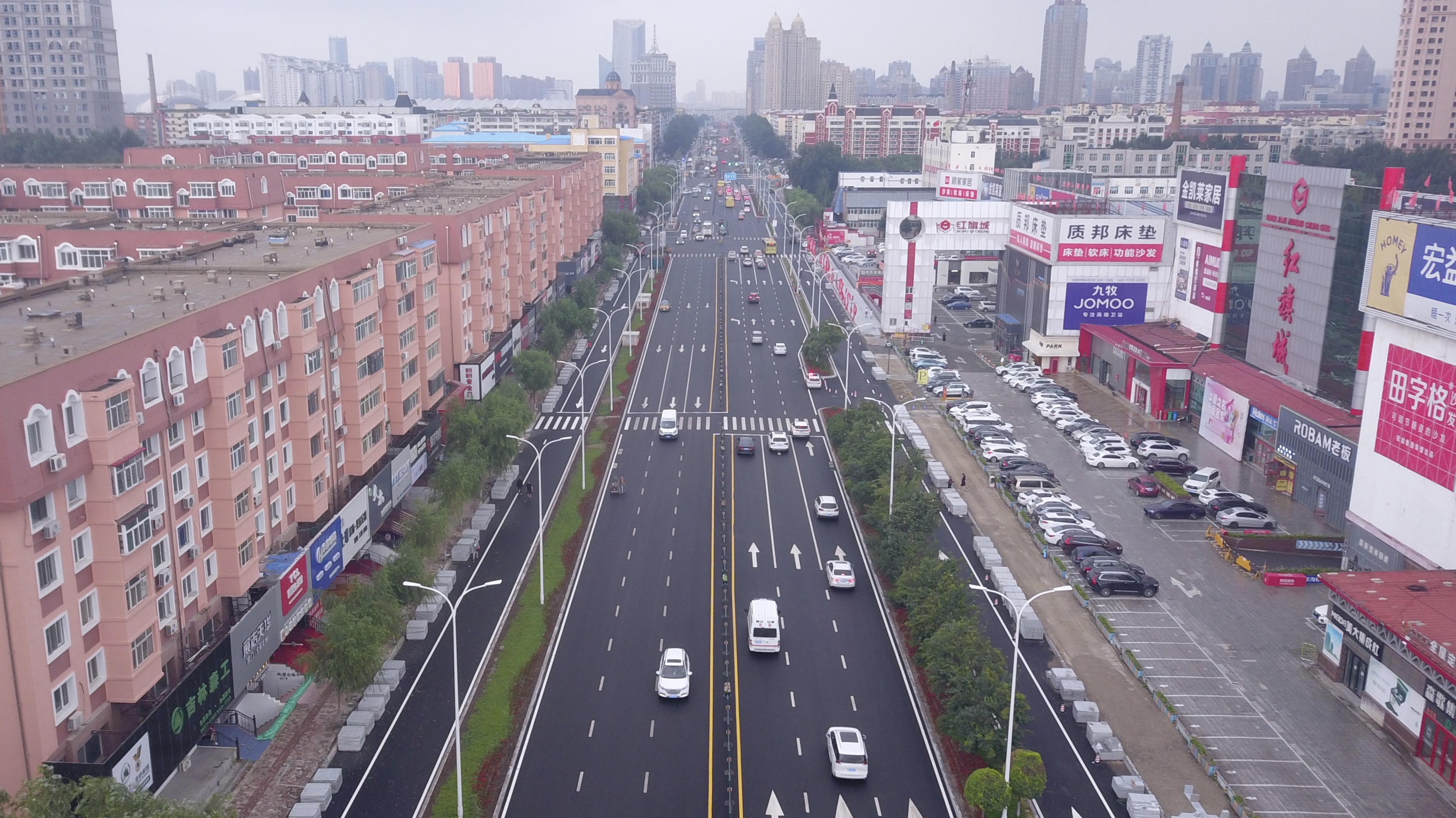 工作落实年丨公司承建的红旗大街道路更新改造工程车行道全线完工通车 哈尔滨市市长张起翔现场调研(图5)