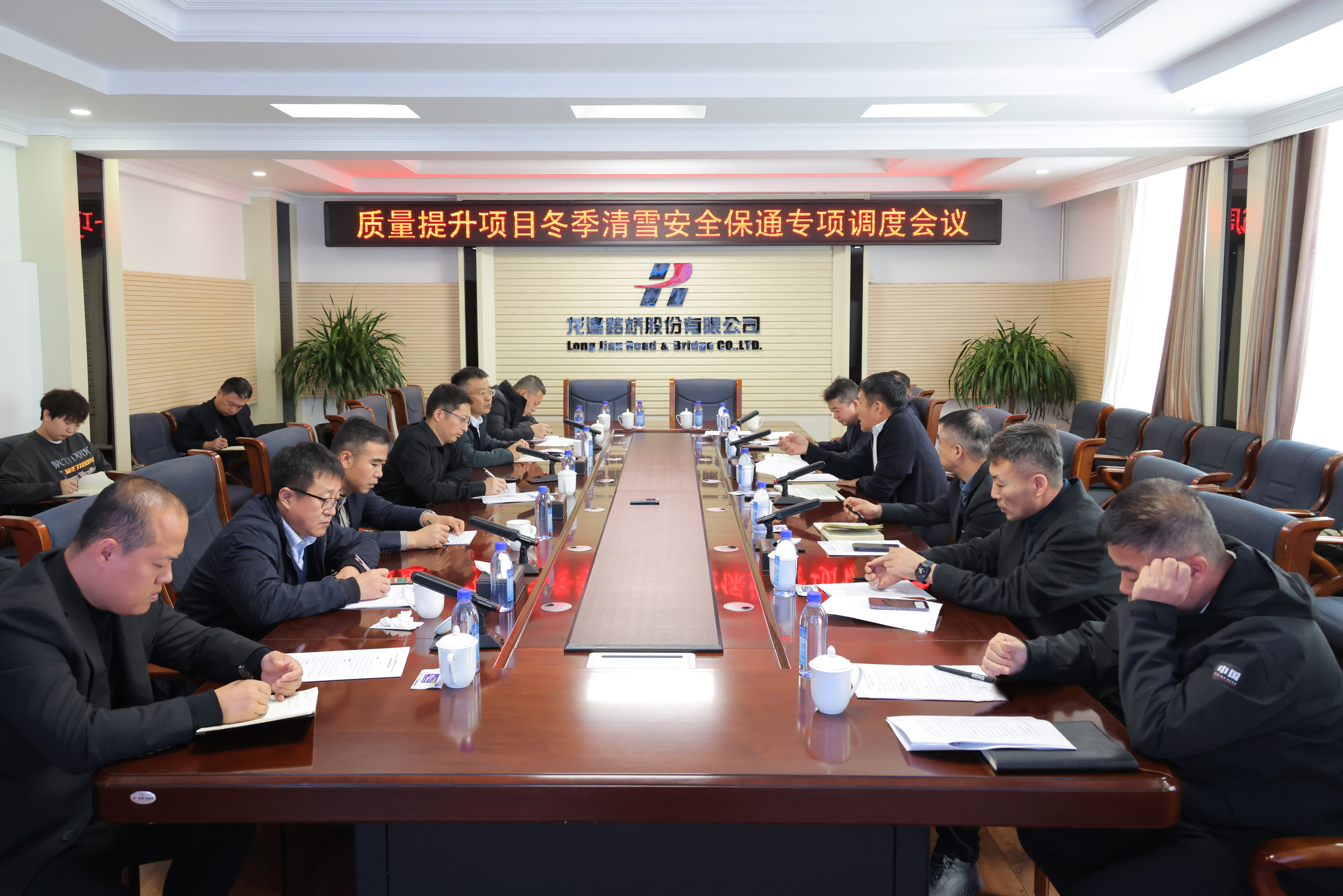 迎战风雪！公司多措并举确保管养路段安全通畅(图6)