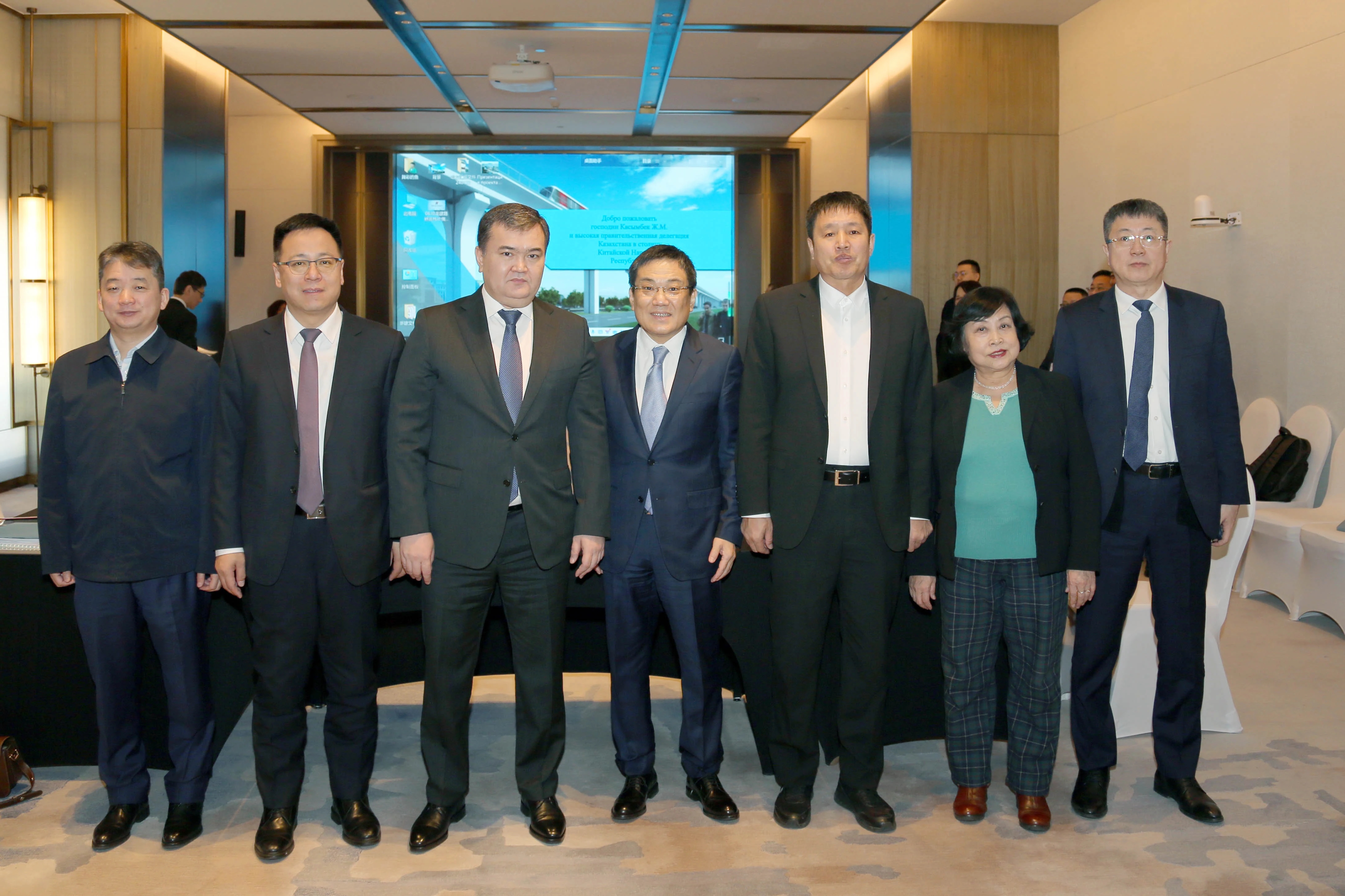 公司与哈萨克斯坦阿斯塔纳市市长政府代表团、中铁亚欧和中国土木开展座谈交流(图3)