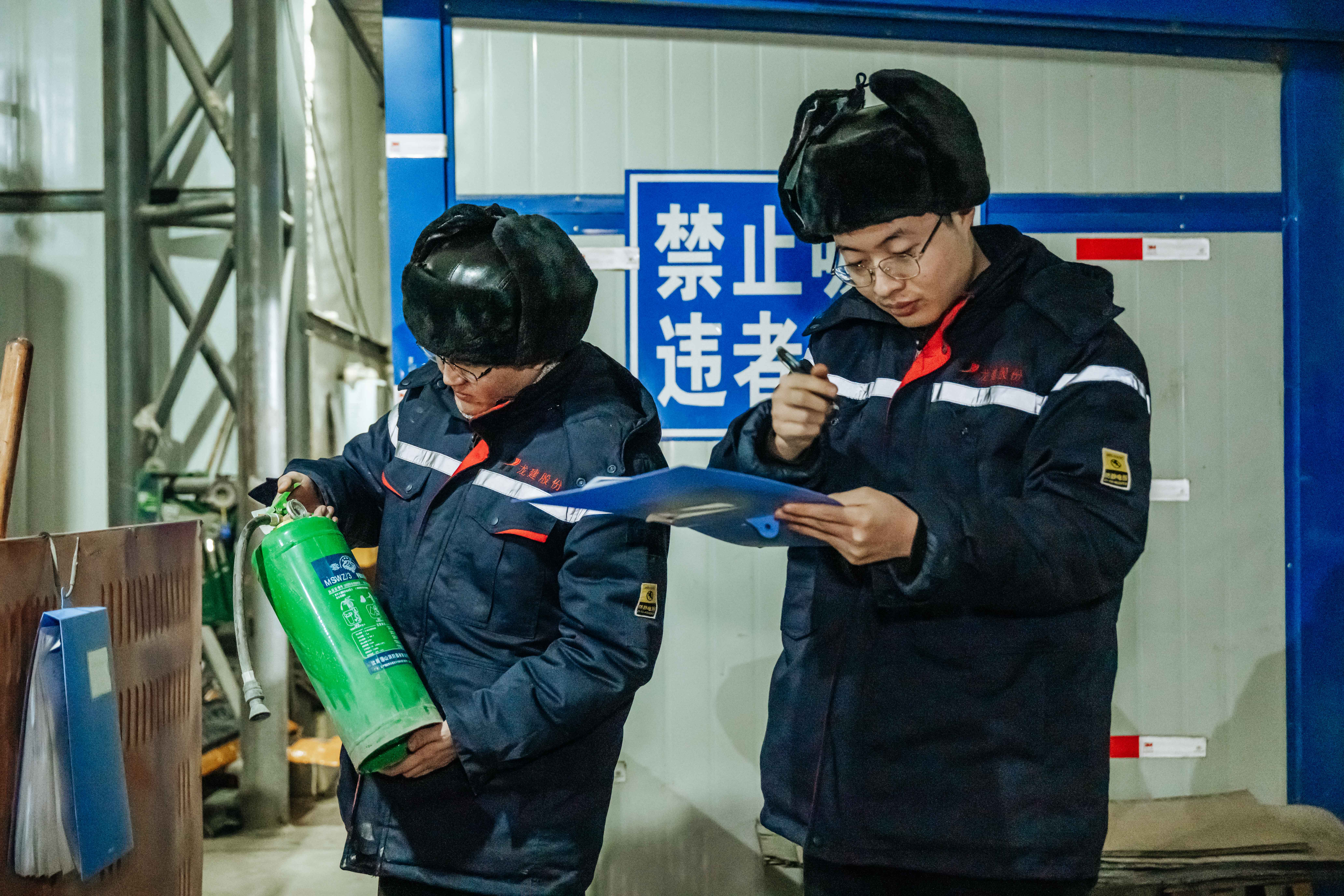 公司哈尔滨西南环松花江特大桥项目冬季施工“不打烊” 全力推进项目建设进度(图8)