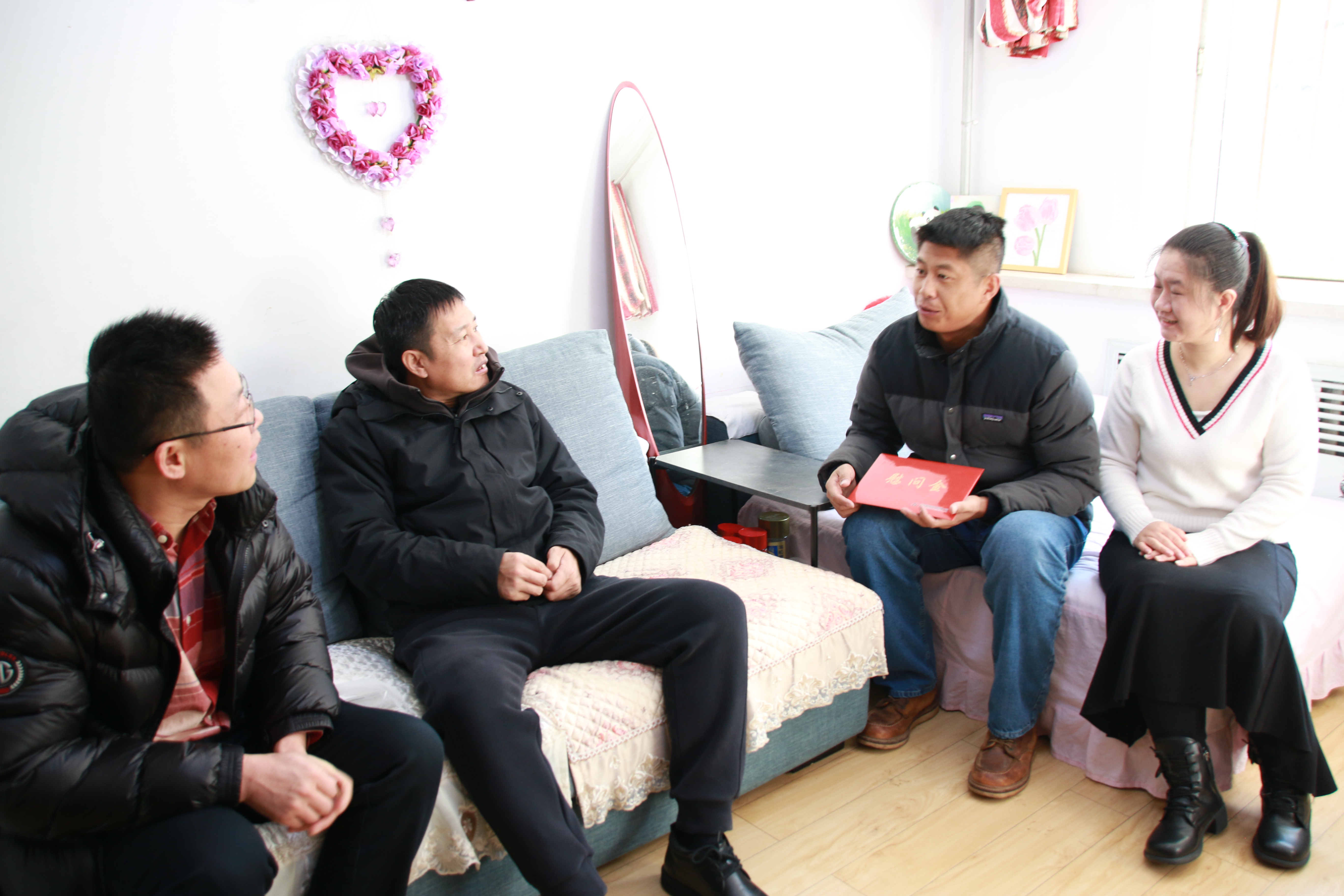 公司在春节前夕开展走访慰问活动(图3)