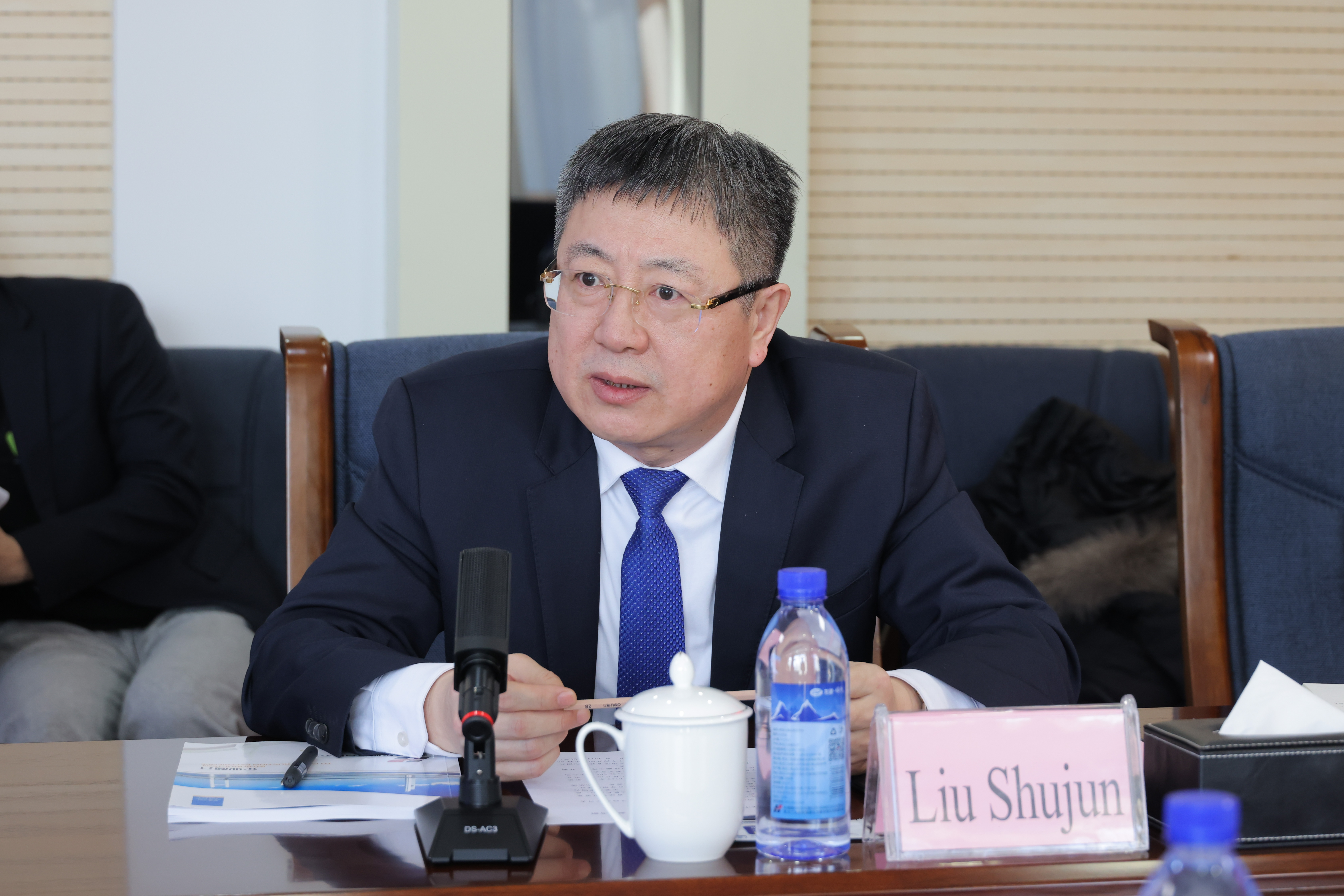 公司与肯尼亚驻中国大使馆第一秘书威尔玛进行座谈交流(图2)