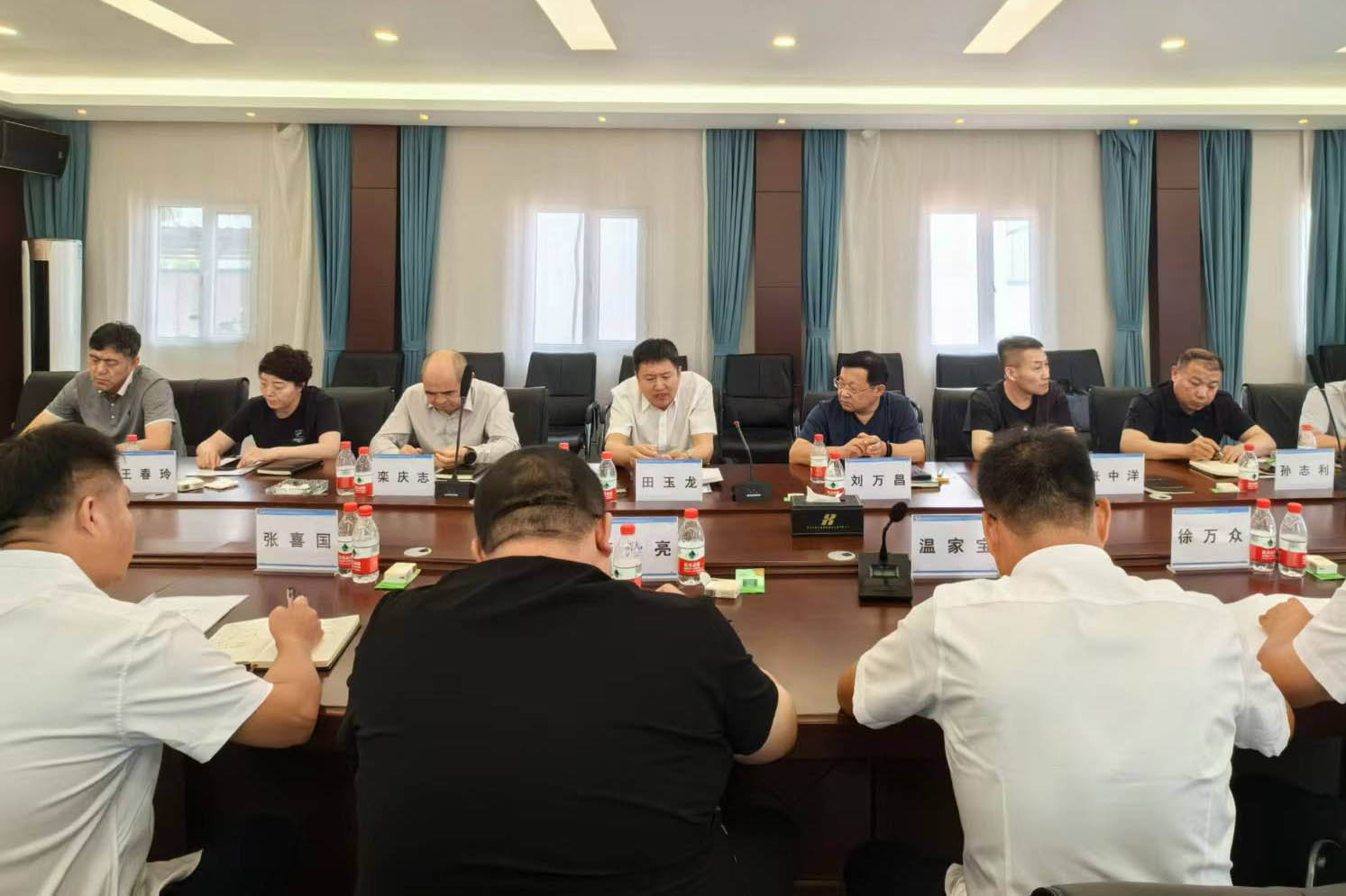 抓基层 打基础 强落实 见实效 | 公司党委书记、董事长田玉龙深入海南洋浦疏港高速项目一线调研指导(图2)