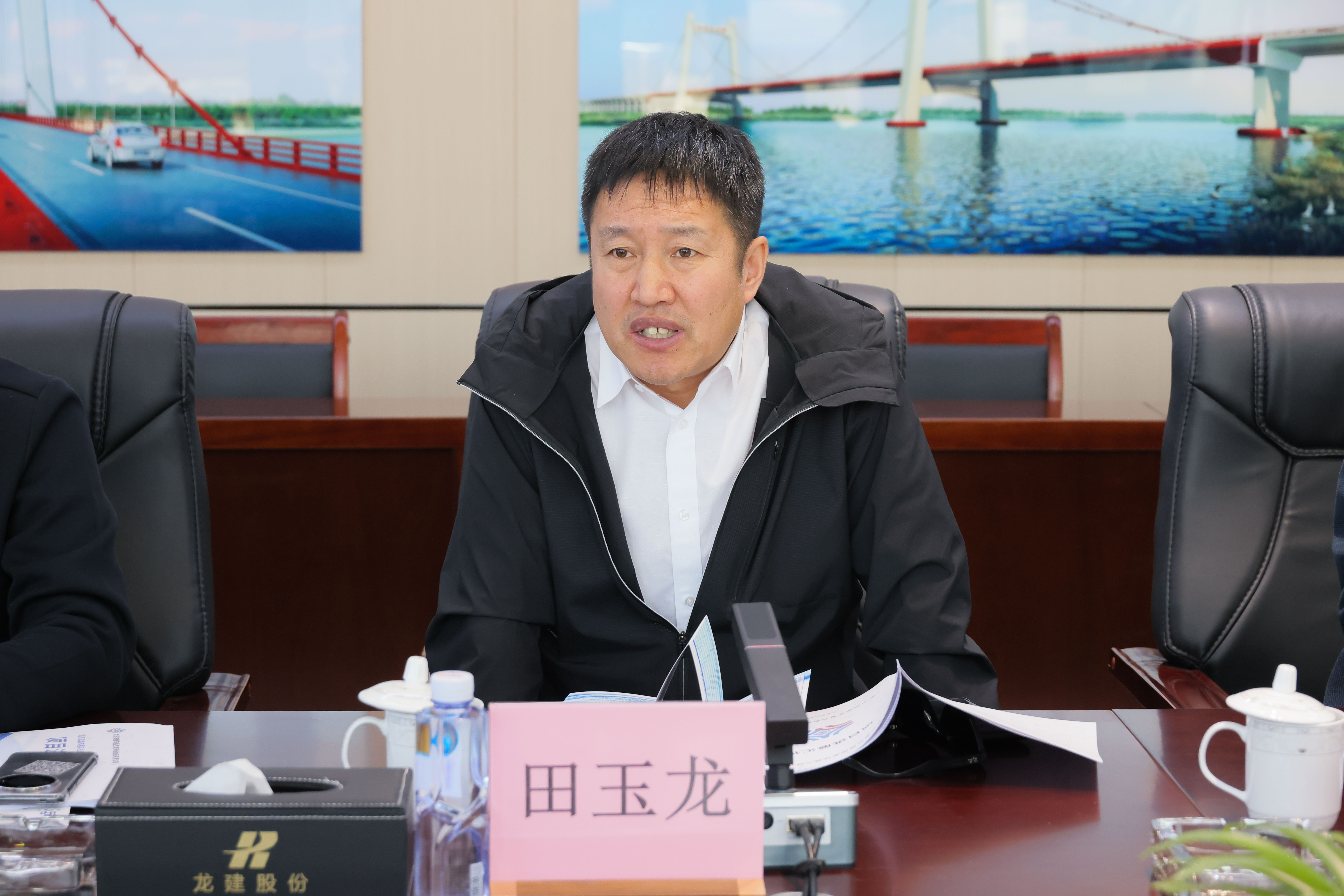建投集团总经理助理王东涛、PA视讯党委书记、董事长田玉龙一行深入哈尔滨都市圈环线西南环、北环段慰问调研(图7)