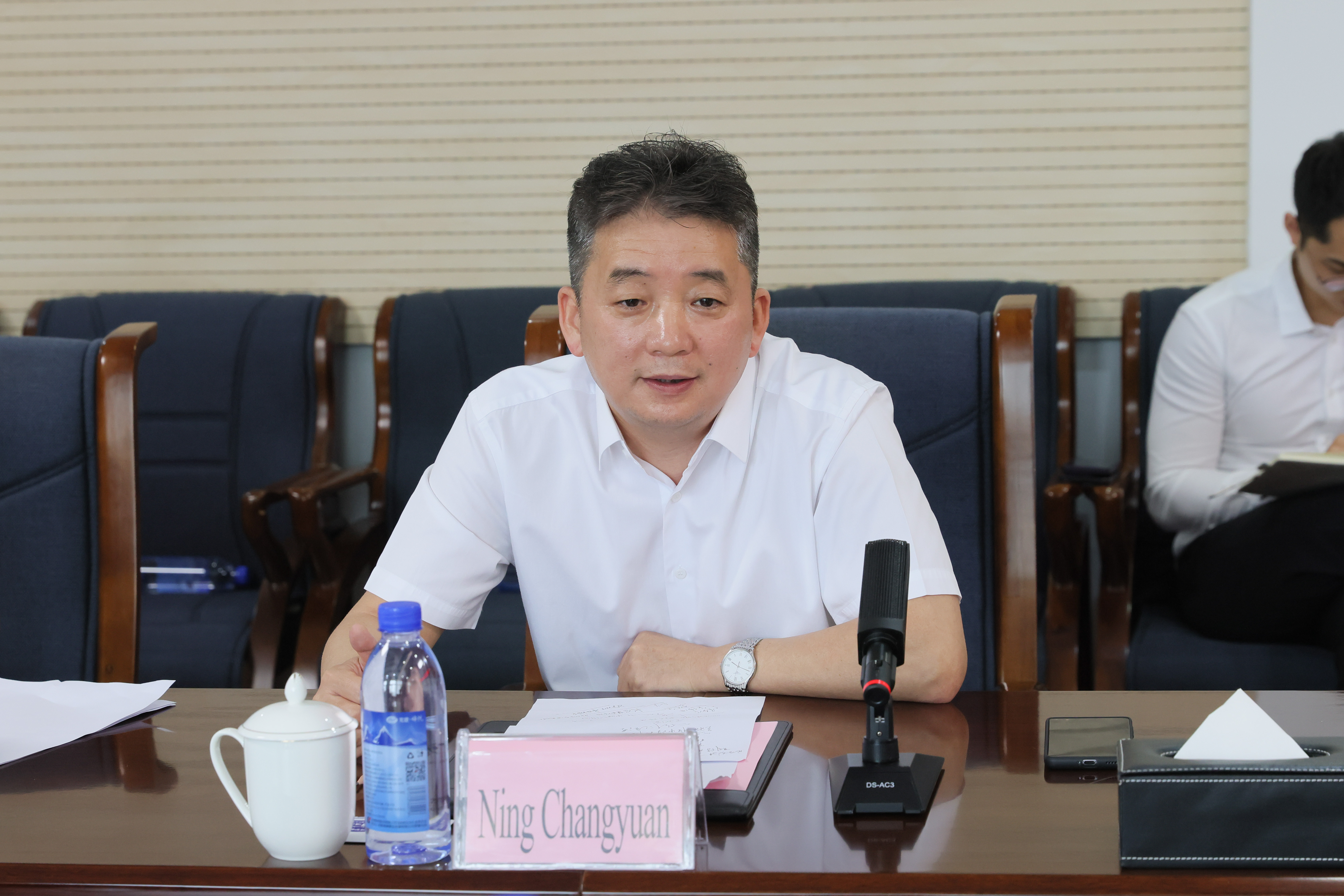 公司与冈比亚卡尼芬市市长、议员交流洽谈(图4)