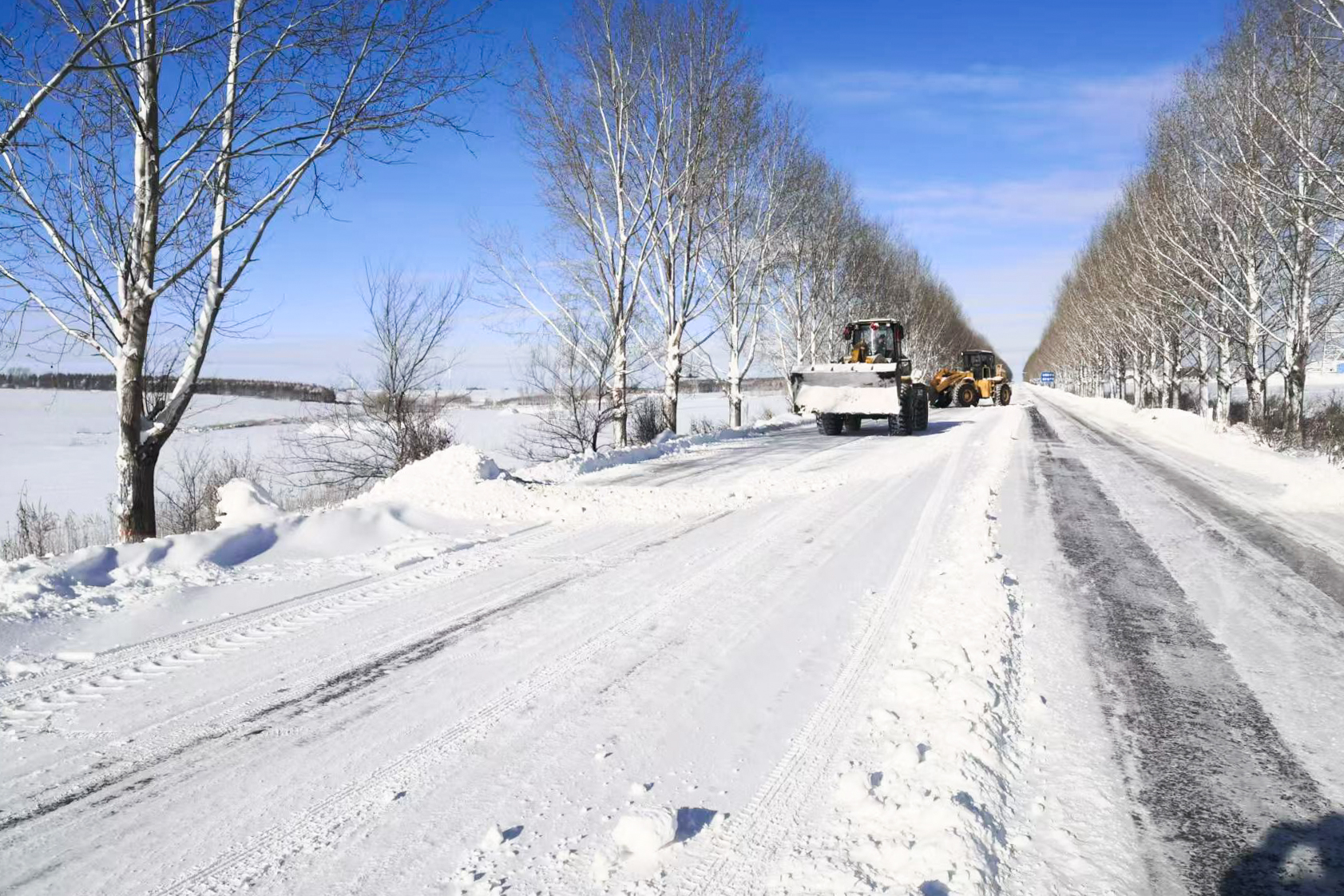 迎战风雪 PA视讯养护公司全力保障道路通畅(图5)