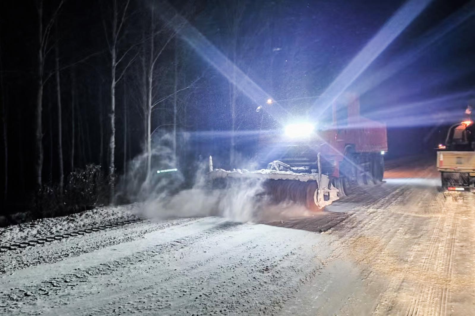 迎战风雪 PA视讯养护公司全力保障道路通畅(图6)