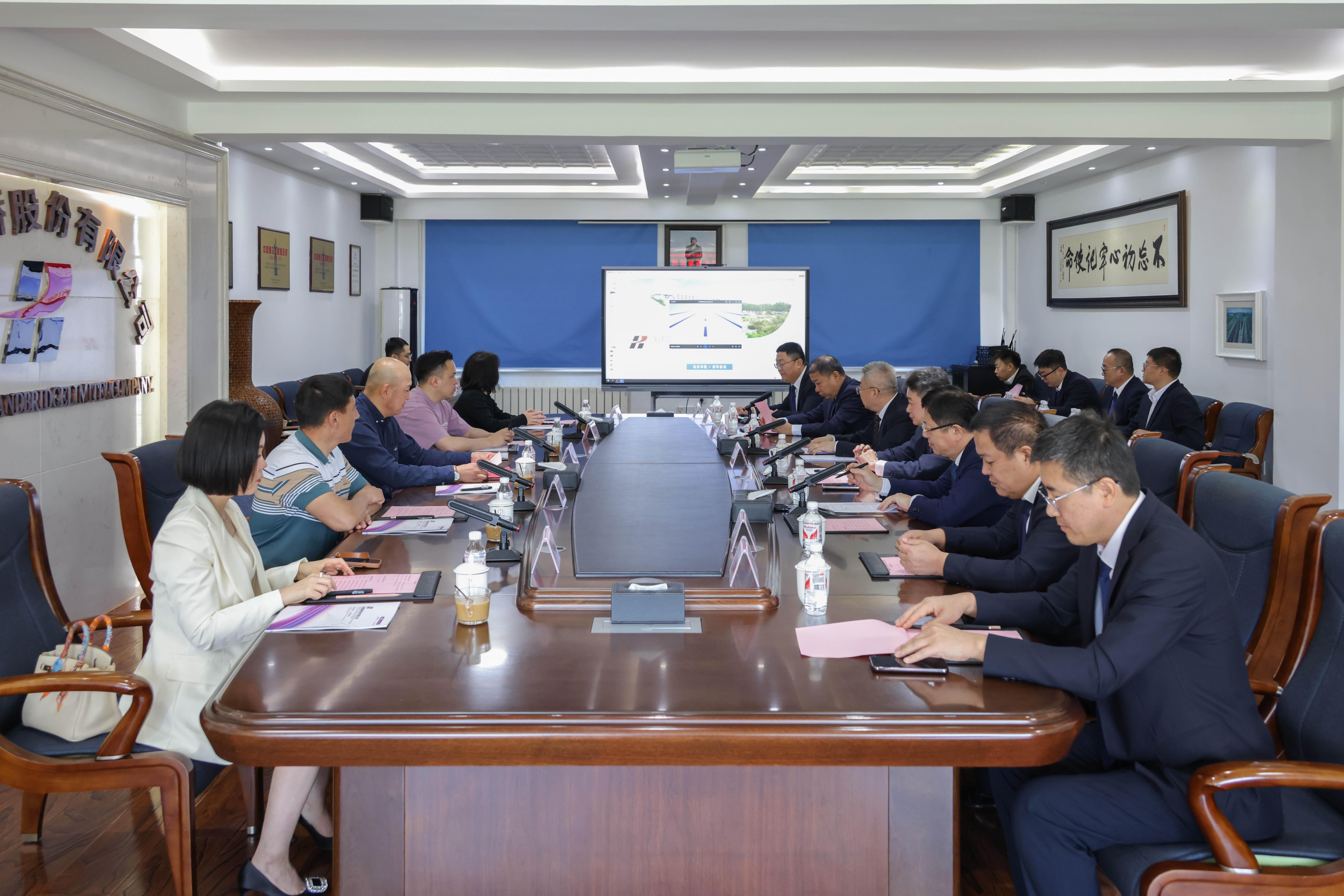 PA视讯与吉尔吉斯斯坦纳伦州代表团交流座谈并签署合作备忘录(图2)